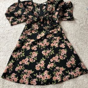 Floral mini dress with cutout